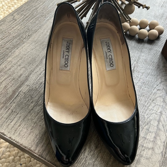 Jimmy Choo-black patient leather pump size 38. - Picture 5 of 6